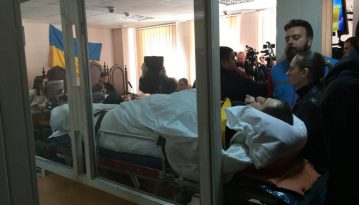 Лежачого підозрюваного у нападі на Михайлика відправили в СІЗО