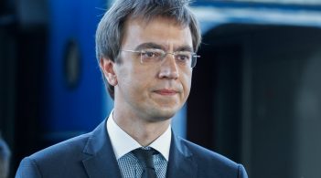 Суд відпустив міністра інфраструктури Омеляна на поруки Жданова