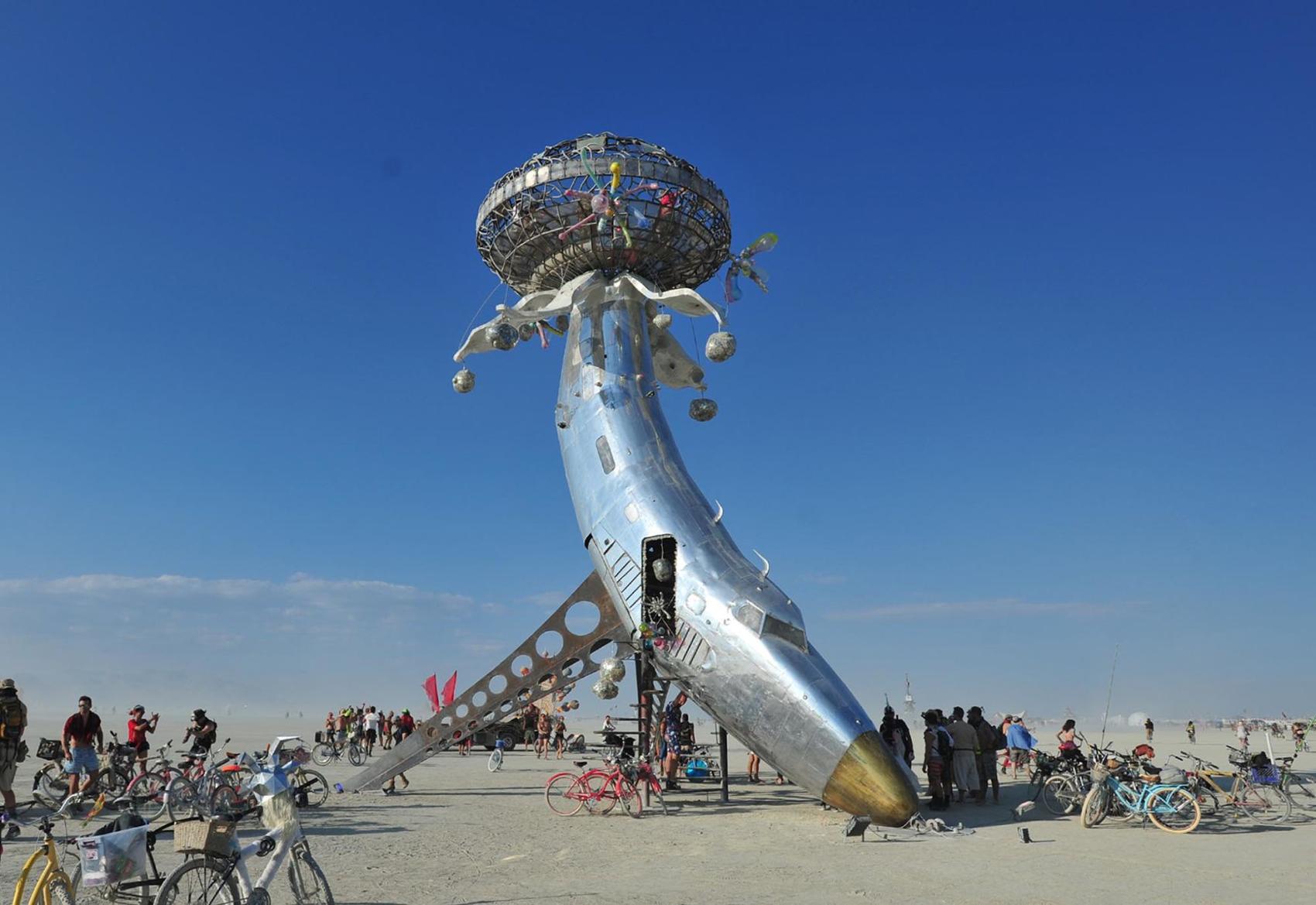 Тиждень у призмі: розбираємо ключові події через інсталяції «Burning man»