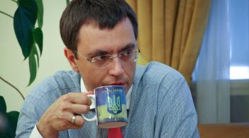 Полювання на відьом: детективи НАБУ оголосили підозру міністру інфраструктури Володимиру Омеляну