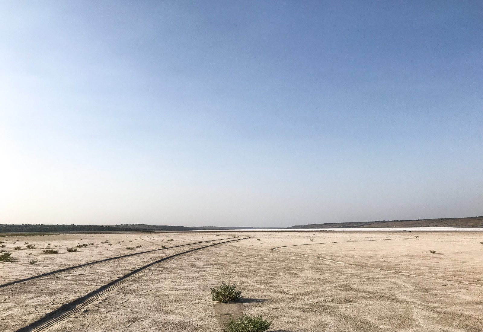 Лиман під Одесою перетворюється на соляну пустелю