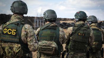 ФСБ Росії та бойовики вербували дружин українських військових