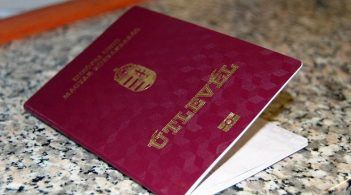 imigrant-hungary.com Детальніше читайте на УНІАН: https://www.unian.ua/politics/10291872-na-zakarpatti-ponad-300-chinovnikiv-viyavilisya-vlasnikami-ugorskih-pasportiv.html