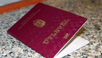 imigrant-hungary.com Детальніше читайте на УНІАН: https://www.unian.ua/politics/10291872-na-zakarpatti-ponad-300-chinovnikiv-viyavilisya-vlasnikami-ugorskih-pasportiv.html