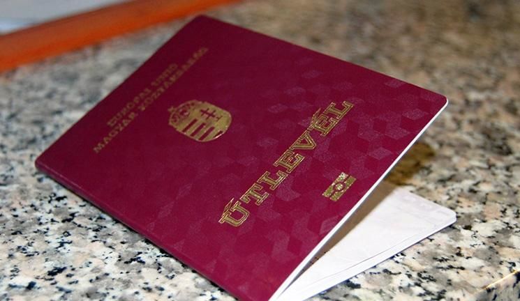 imigrant-hungary.com Детальніше читайте на УНІАН: https://www.unian.ua/politics/10291872-na-zakarpatti-ponad-300-chinovnikiv-viyavilisya-vlasnikami-ugorskih-pasportiv.html