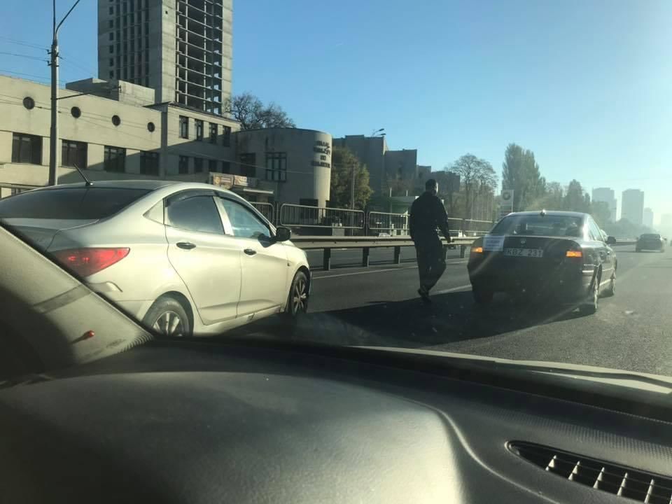 Водії у годину пік заблокували кілька вулиць у Києві, протестуючи проти підвищення цін на паливо
