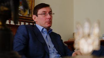 Луценко: Після свідчень військових версія про недбалість в Ічні відпала