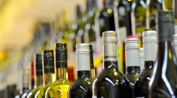 У Києві почало діяти обмеження на продаж алкоголю