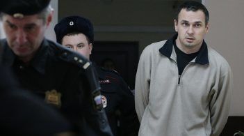 Олег Сенцов після припинення голодування почав писати сценарій про тюремне життя