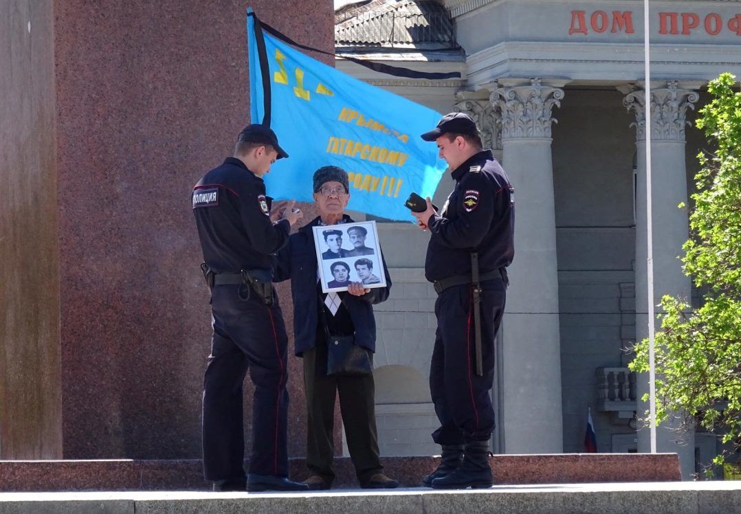 У Криму окупанти покарали понад 350 осіб за мирні зібранн