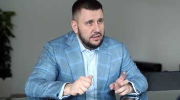 Суд дозволив військовій прокуратурі на заочне розслідування щодо Клименка