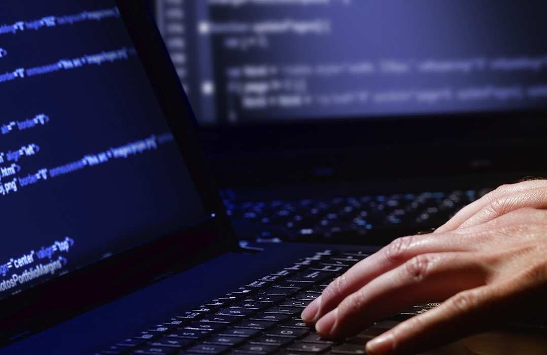 Британія звинуватила ГРУ РФ у організації кібератак по всьому світу
