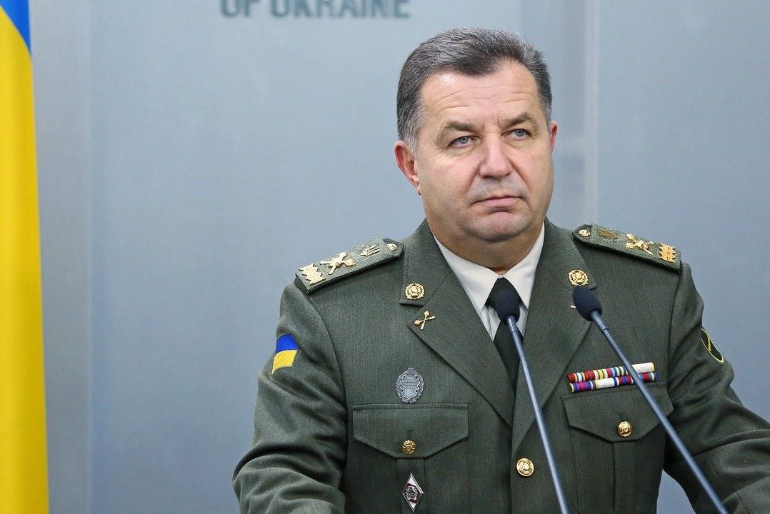 Порошенко звільнив Полторака з військової служби