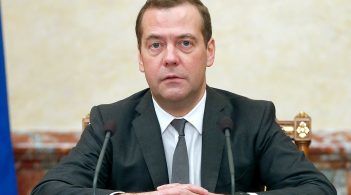 Під санкції потраплять українські товари і сотні українців – Медведєв