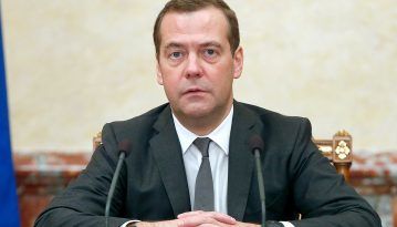 Під санкції потраплять українські товари і сотні українців – Медведєв