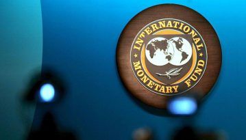 Міжнародний валютний фонд (МВФ) прогнозує зниження рівня сукупного державного (прямого) та гарантованого боргу України до 53 % ВВП до кінця 2023 року.