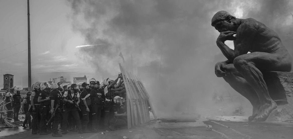 Напади на активістів, церква та Сенцов: як закордонні видання згадували Україну протягом вересня?