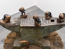 Тиждень у призмі: розбираємо ключові події через роботи виставки "Демократія" в Києві