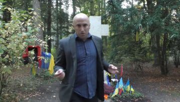 Привіт від Москви: проросійський пропагандист Грем Філліпс поглумився над могилою Бандери