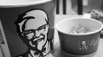 KFC в Будинку профспілок: на місці, де в пожежі загинули люди, відкрили ресторан «смажених курчат»