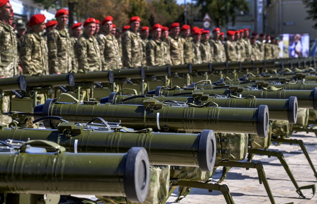 Українській армії передали 70 танків, БТРів та мінометів