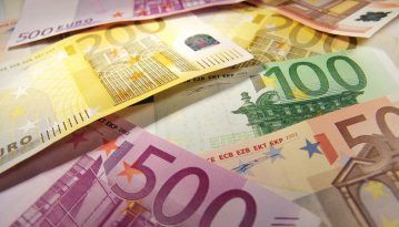 Декларувати не можна приховати: що робити із грошима українських заробітчан?