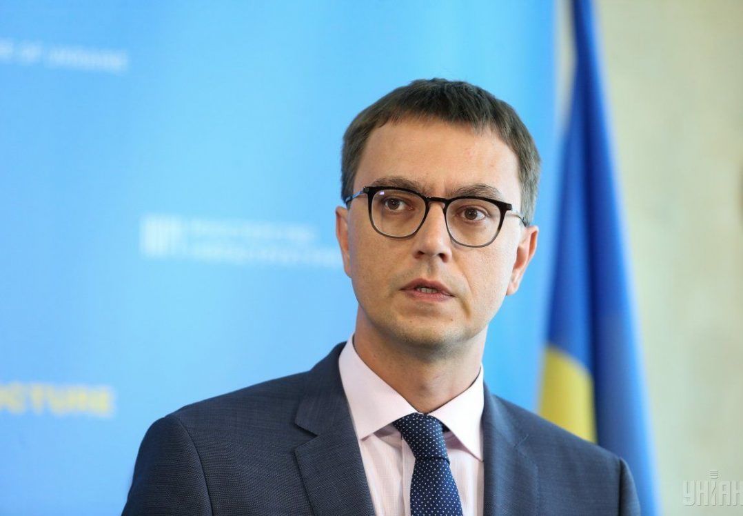 Омелян вже повернув собі закордонні паспорти