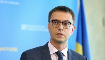 Омелян вже повернув собі закордонні паспорти