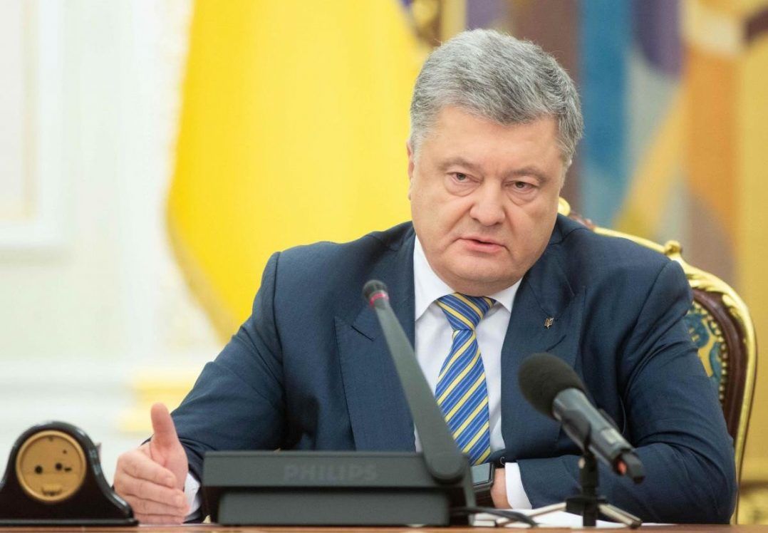 Порошенко підписав закон про воєнний стан
