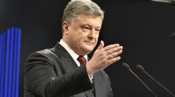 Порошенко запровадив воєнний стан в Україні