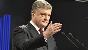 Порошенко запровадив воєнний стан в Україні