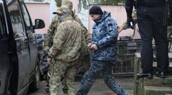 Полонених українських моряків вивозять із Криму в Москву