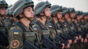 Воєнний стан в Україні: все, що потрібно знати про наше життя у найближчі 30 днів
