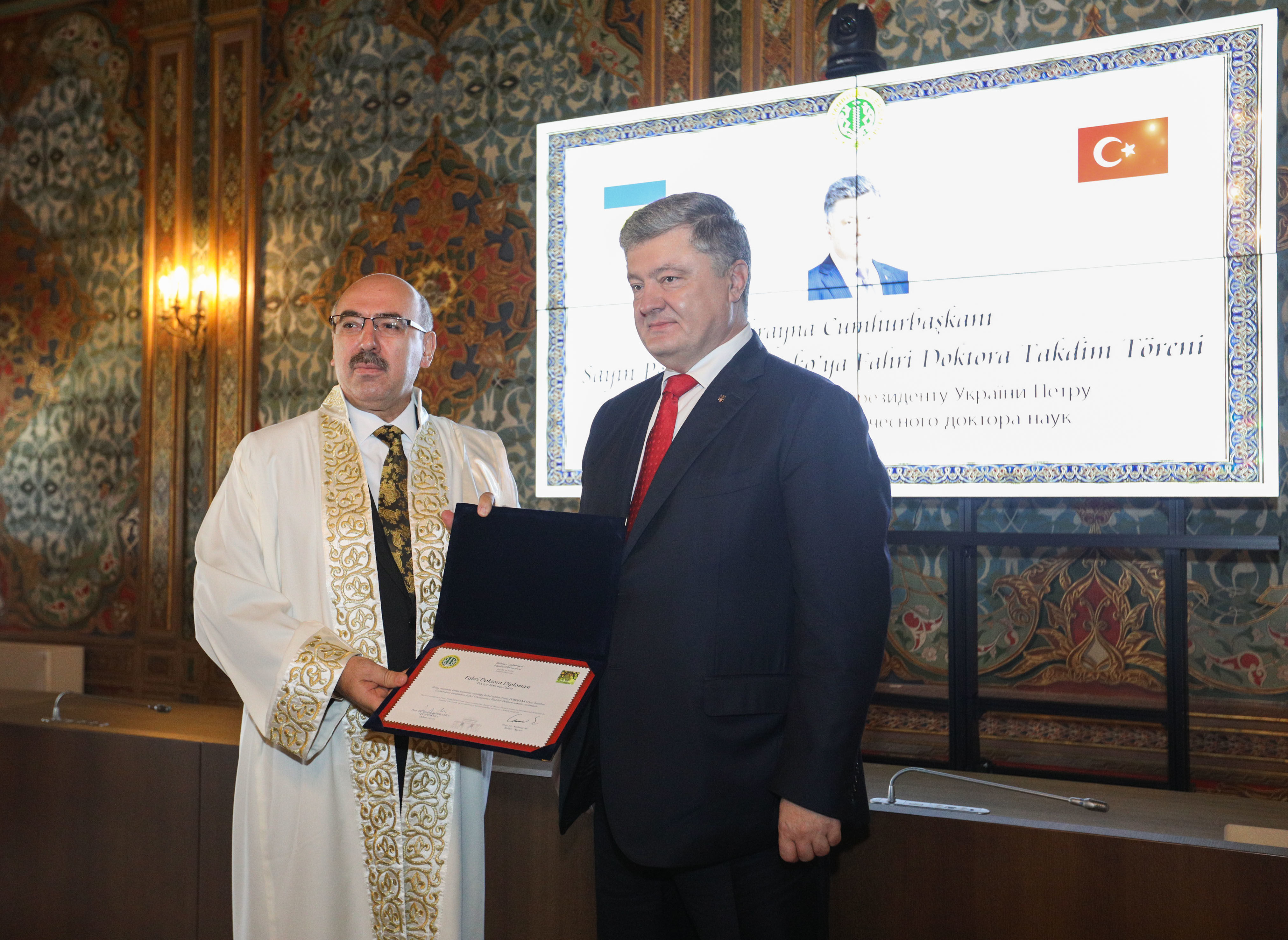 Порошенко з Варфоломієм підписали угоду про співпрацю у створенні церкви