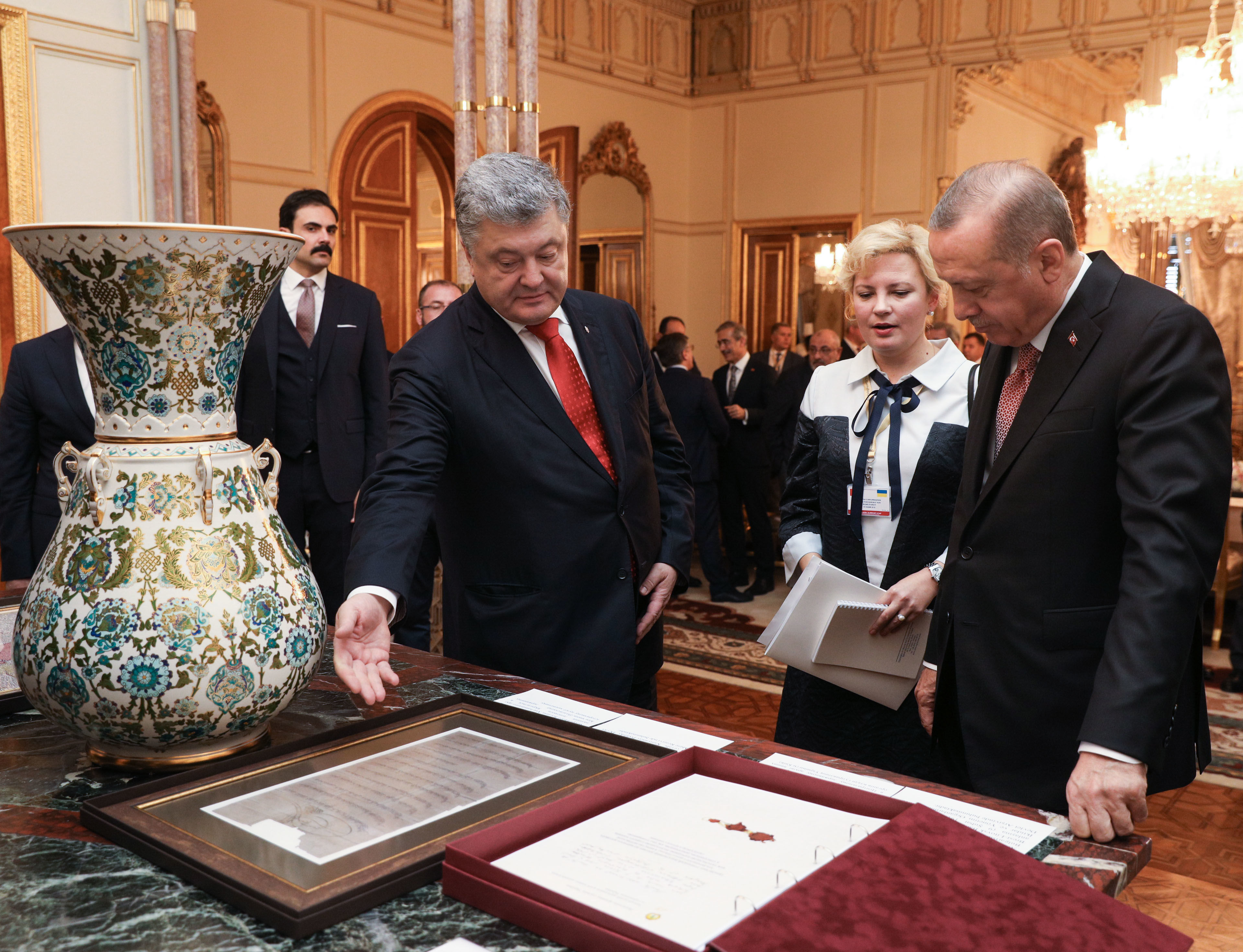 Порошенко з Варфоломієм підписали угоду про співпрацю у створенні церкви
