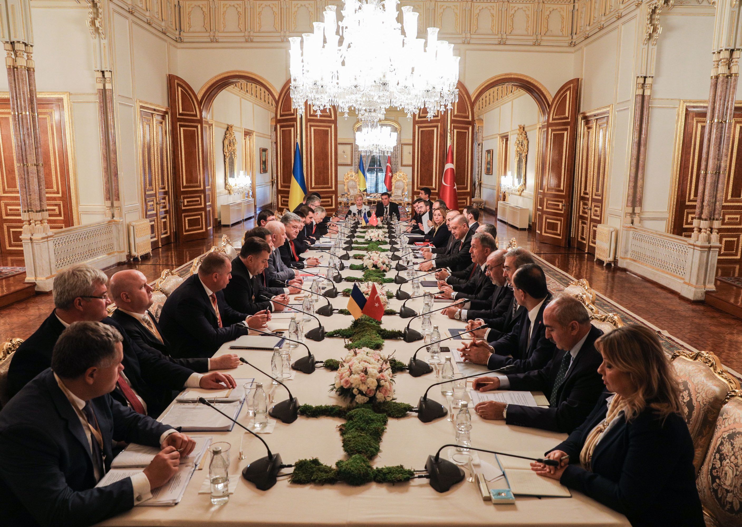 Порошенко з Варфоломієм підписали угоду про співпрацю у створенні церкви
