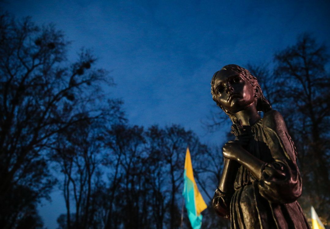 Не розчинитись у забутті: в Києві вшанували пам'ять жертв Голодомору (ФОТО)