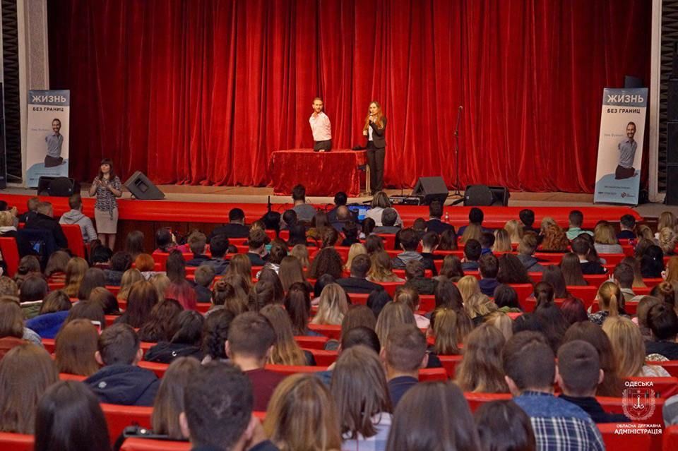 Українці готові платити за казки: чому Нік Вуйчич зібрав повну залу в Одесі