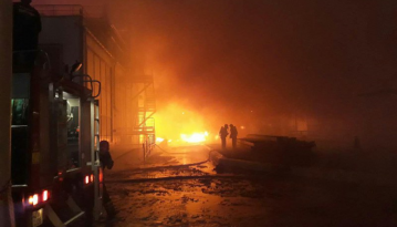 Під Одесою горить маслопереробний завод, вогонь швидко поширюється