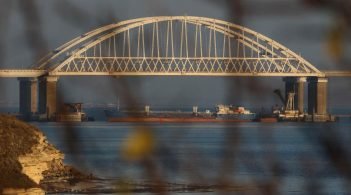 РФ продовжує блокувати прохід понад 100 суден в районі Керченської протоки