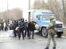 З окупованого Луганська Україні передали 42 ув'язнених
