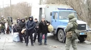 З окупованого Луганська Україні передали 42 ув'язнених