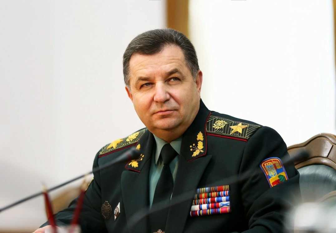 Полторак: Кораблі ВМС України продовжать проходити через Керченську протоку