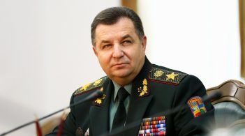 Полторак: Кораблі ВМС України продовжать проходити через Керченську протоку