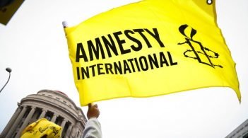Українська влада забуває про обіцянки покарати винних у нападі на активістів – доповідь Amnesty International