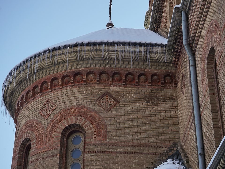 Резиденція в Чернівцях: між духовною величчю та навчальною потребою