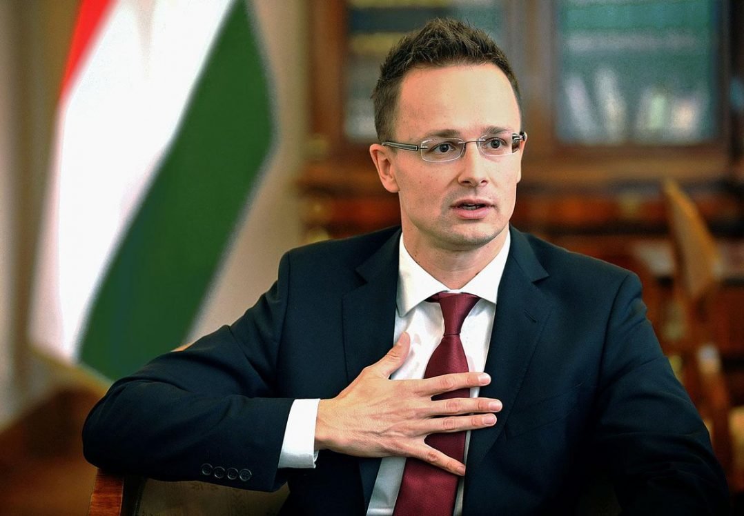 Сіярто заявляє, що Угорщина й далі блокуватиме засідання Комісії Україна-НАТО