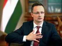 Сіярто заявляє, що Угорщина й далі блокуватиме засідання Комісії Україна-НАТО