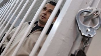 Російські тюремники переводять Сенцова з медчастини колонії до загону