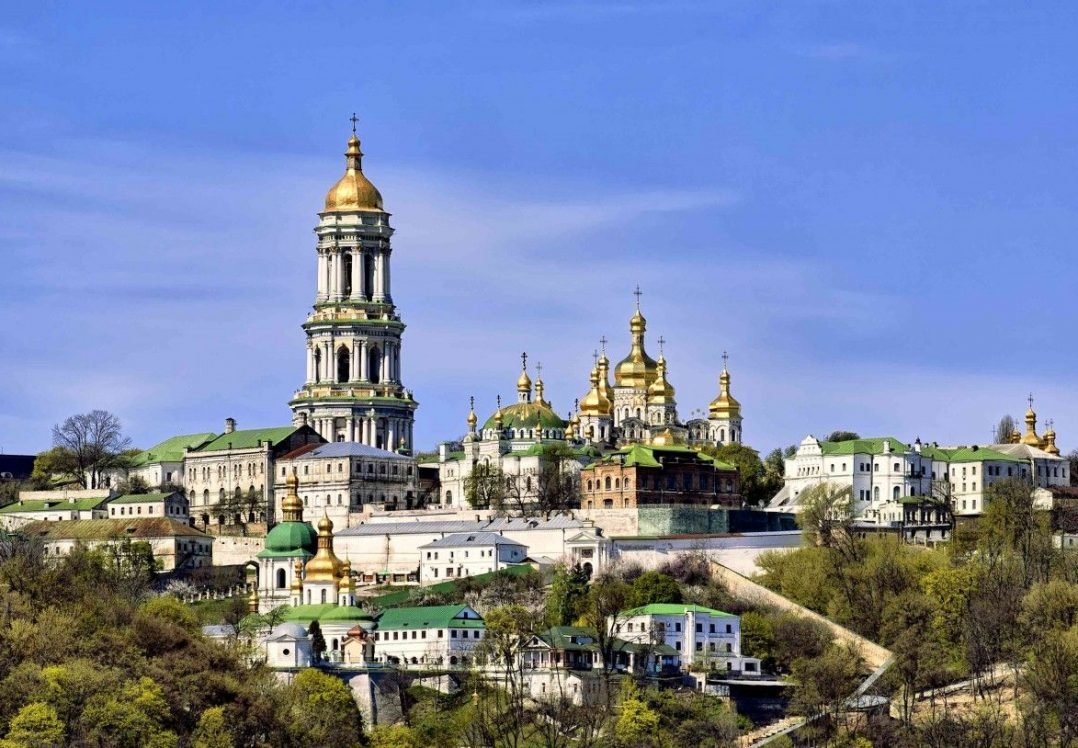 Під час обшуків у приміщеннях УПЦ МП знайшли брошури з пропагандою